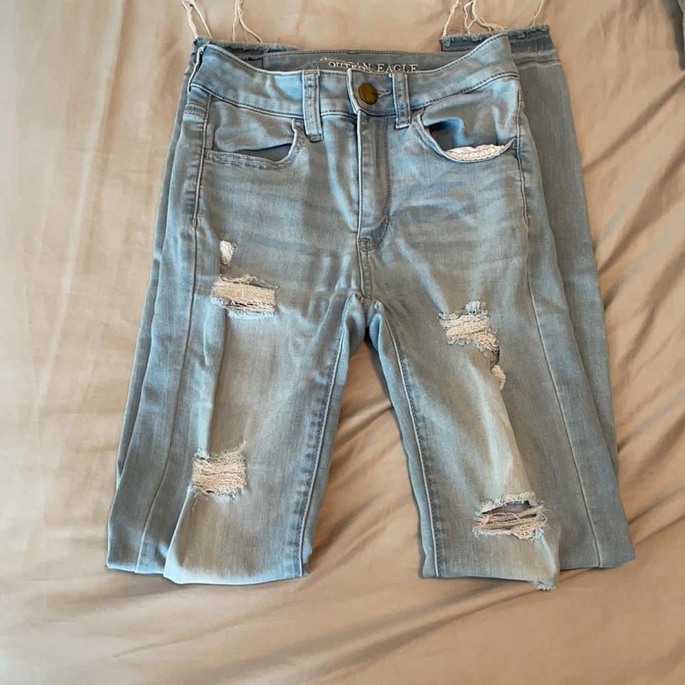 Lightwash Distressed Skinny Jeans